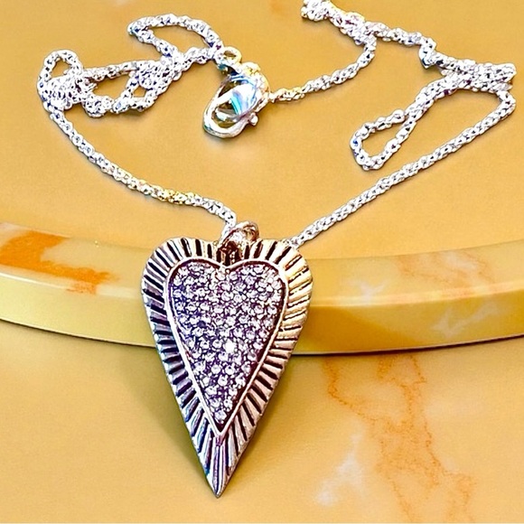 Stainless steel & rhinestones heart pendant with a no tarnish silver plate chain - Picture 13 of 16